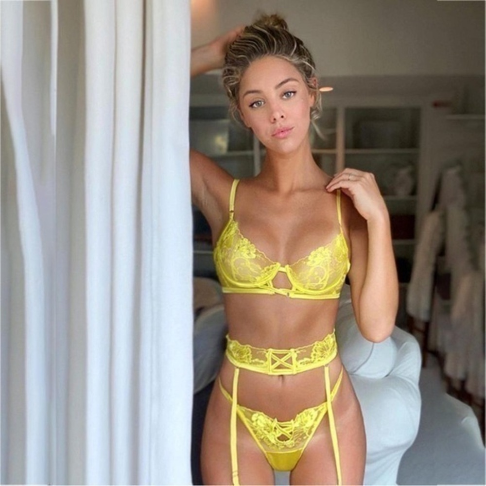 LOUNGE Ariella Intimates Set - Yellow
subtly sexy